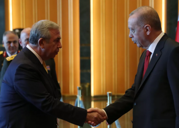 عمدة أنقرة يتفوق على أردوغان في أحدث استطلاع رأي