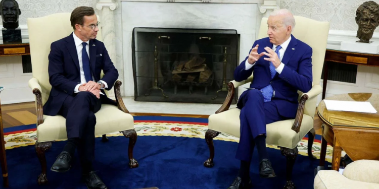 بايدن يدعو تركيا والمجر لقبول السويد في الناتو