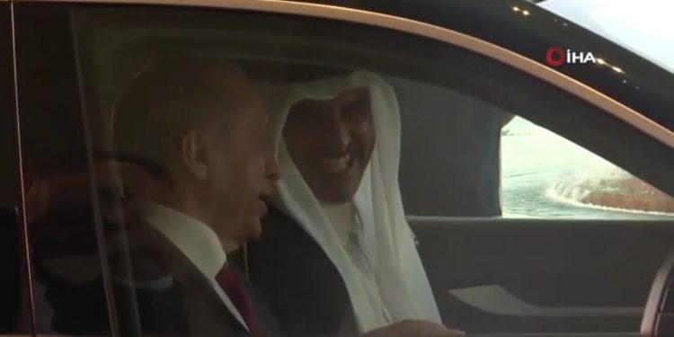 أردوغان يهدي أمير قطر سيارة “توغ” التركية