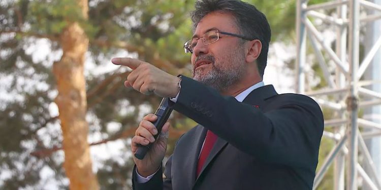 وزير تركي: سنلقنهم درسا خلال الانتخابات البلدية