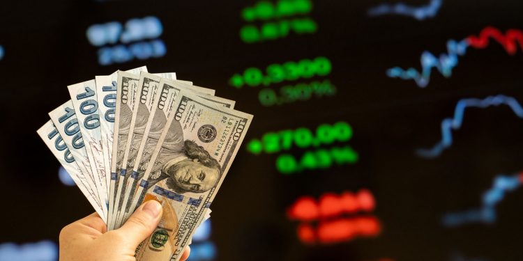 تركيا.. الدولار يعاود الارتفاع بمستهل تعاملات الأسبوع