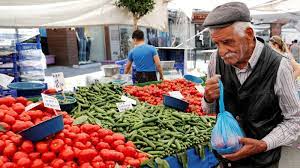 كاتب تركي: بلادنا تزداد فقرا وجميعا نتعرض للسرقة