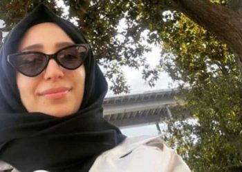 ابنة رئيس الشؤون الدينية تنتقد تراجع الليرة