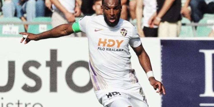 نجم نادي أيوب سبور الهولندي ينتقد وضع تركيا الاقتصادي 