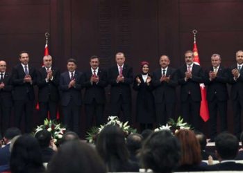 صحيفة: وزراء سيغادرون حكومة أردوغان قريبا