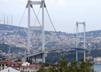 السلطات التركية ترفع رسوم عبور الجسور والطرق السريعة