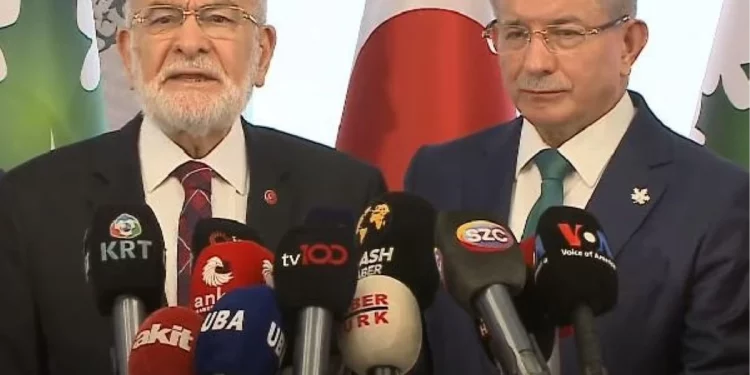 تركيا.. داود أوغلو يشكل تحالفا برلمانيا مع حزب آخر