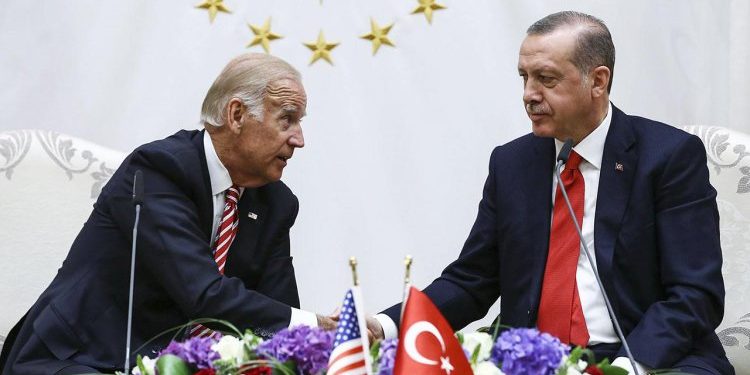 أردوغان يتباحث هاتفيًّا مع بايدن
