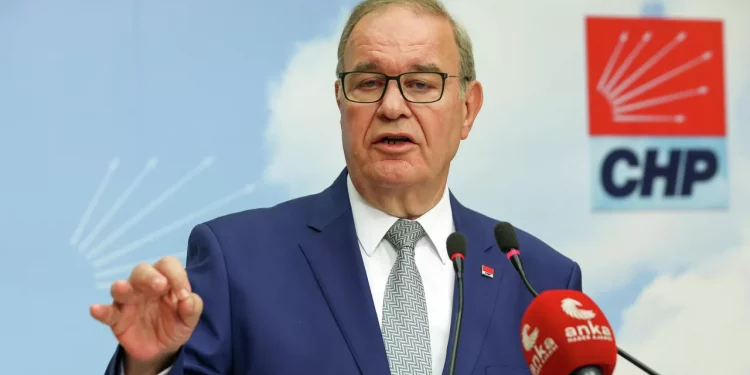 حزب الشعب الجمهوري يرد على دعوات رحيل كليجدار أوغلو