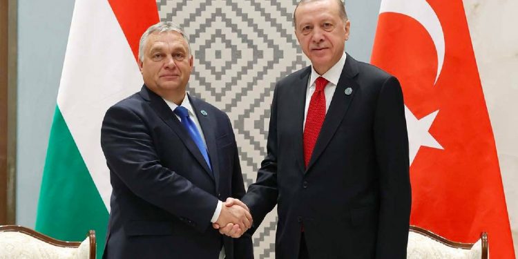 تركيا توقع اتفاقية مع المجر لبيع الغاز الطبيعي