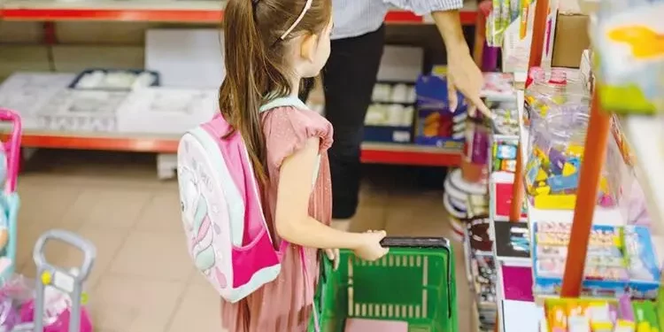 التلاميذ الأتراك بستخدمون أدواتهم المدرسية القديمة