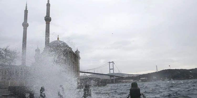  عاصفة عنيفة تضرب إسطنبول