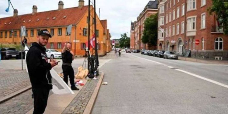 حرق القرآن أمام السفارة التركية في الدنمارك