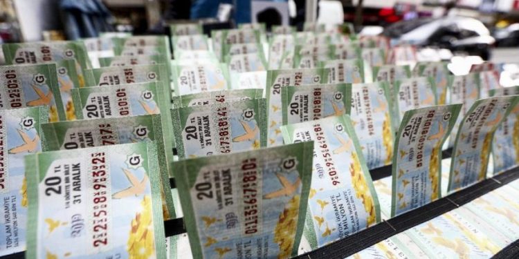 الأزمة الاقتصادية ترفع الإقبال على ألعاب الحظ في تركيا