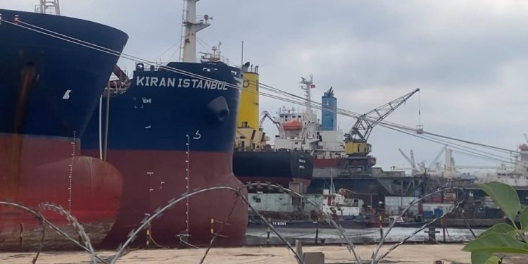 انفجار في ترسانة بمنطقة توزلا في إسطنبول