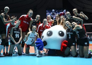 منتخب تركيا للكرة الطائرة للسيدات يقترب من التأهل لأولمبياد باريس بفوز ثالث