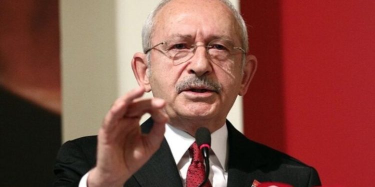 كليتشدار أوغلو: نعيش في سجن شبه مفتوح