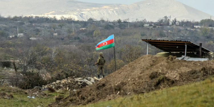 أذربيجان توقف إطلاق النار في كاراباخ وتدعو المقاتلين الأرمن لتسليم سلاحم