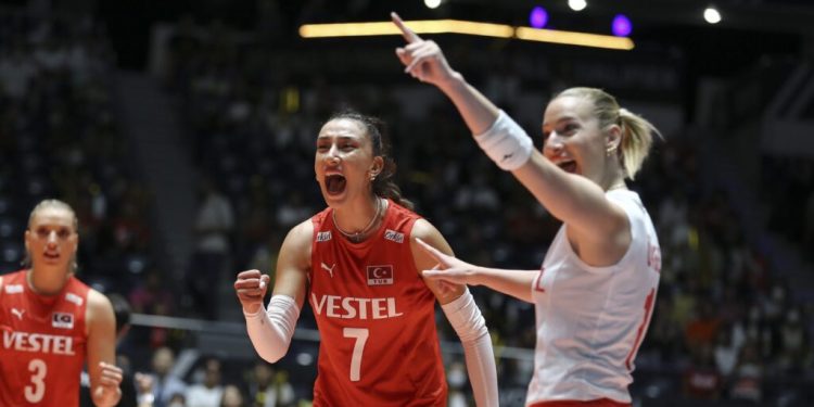 منتخب تركيا لكرة الطائرة سيدات يتأهل لأولمبياد باريس