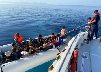 القبض على 85 من مهربي المهاجرين في تركيا