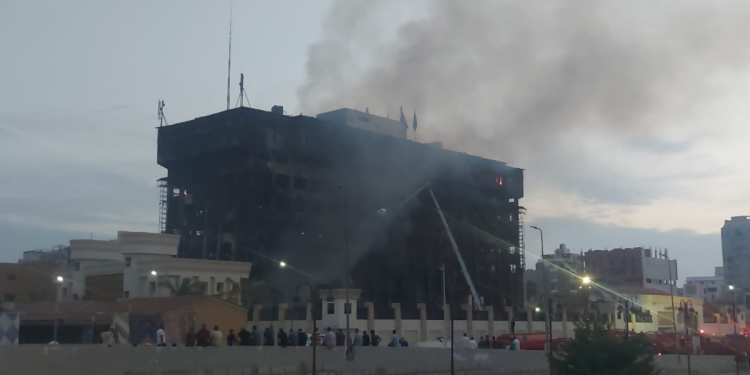 حريق مديرية أمن الإسماعيلية يسفر عن 25 مصابا