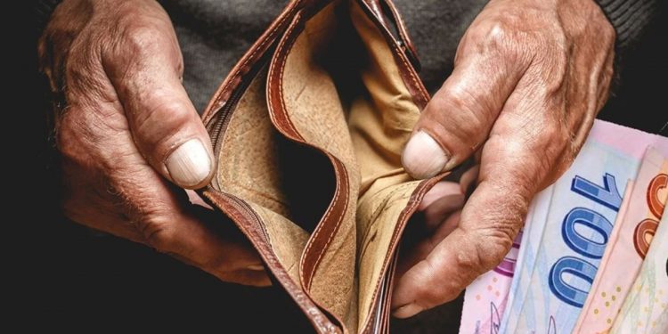 حد الجوع في تركيا يبلغ 12 ألف و612 ليرة تركية 