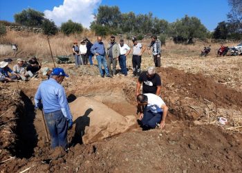 تركيا.. اكتشاف تابوت عمره 2000 عام في آيدن