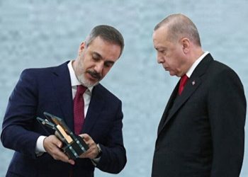 هاكان فيدان ينافس أردوغان كأكثر سياسي محبوب في تركيا