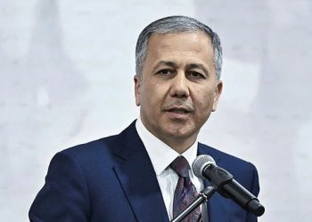 تركيا توقف 181 من مهربي المهاجرين