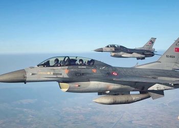 تركيا تشن غارة جوية على حقول النفط في شرق سوريا