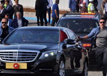 سائق سيارة بخدع حرس أردوغان ويقترب من الطائرة الرئاسية في مطار أتاتورك