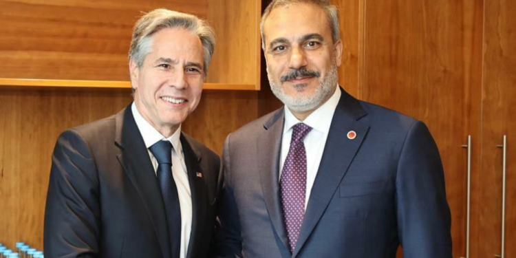 هاكان فيدان يناقش تطورات الأزمة الفلسطينية مع نظيره الأمريكي