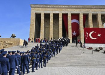 الناتو يحتفل بالذكرى المئوية لتأسيس الجمهورية التركية