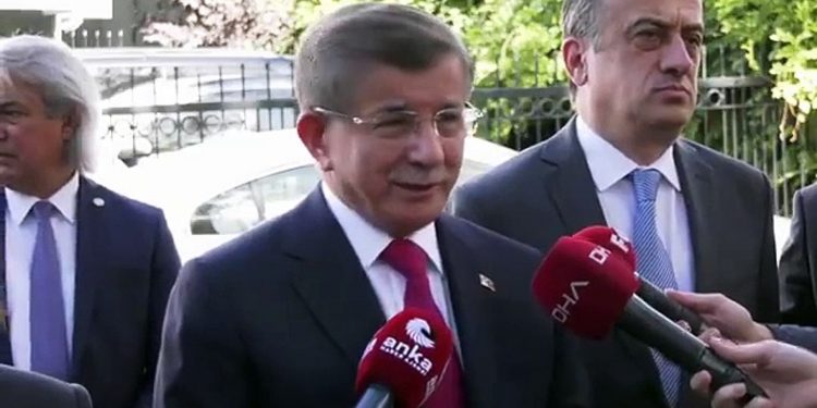 داود أوغلو يطلب من أردوغان التعاون مجددًا