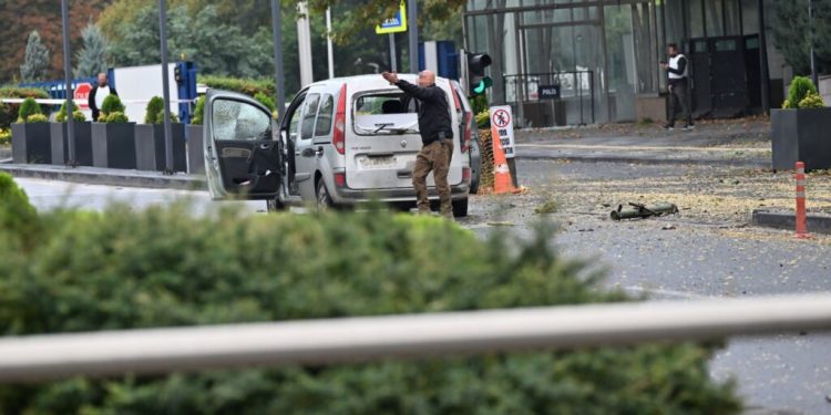 قاذفة صواريخ بموقع الهجوم الانتحاري في أنقرة