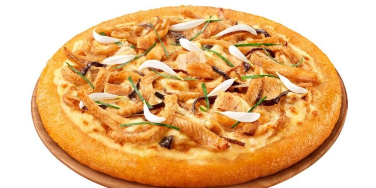 بيتزا هت تقدم بيتزا بلحم الثعبان