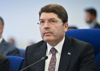 وزير العدل: الدستور الانقلابي في تركيا لم يعد صالحًا