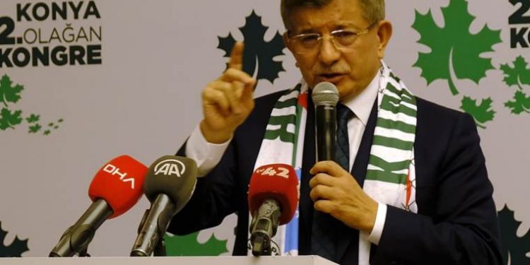 داود أوغلو: لماذا يرسل أردوغان النفط والحديد إلى إسرائيل؟