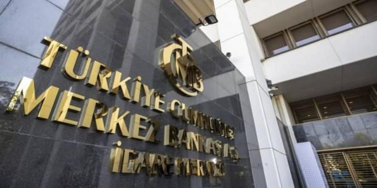 المركزي التركي يرفع الفائدة إلى 40 بالمئة
