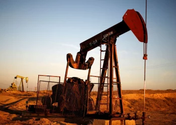 أسعار النفط تواصل التراجع