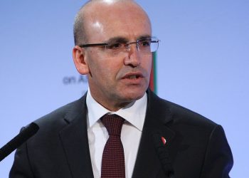 وزير المالية: مستقبل سعر الدولار في تركيا مجهول