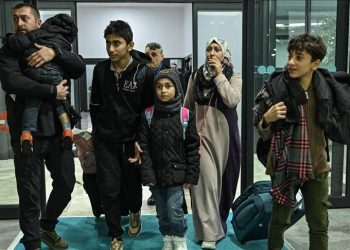 الأتراك العائدون من غزة يصلون إلى إسطنبول