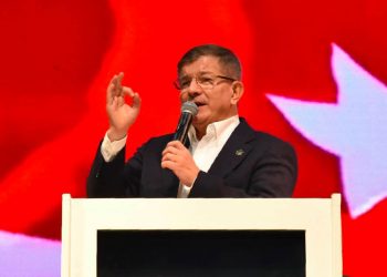 داود أوغلو يعلن الترشح في الانتخابات الرئاسية المقبلة