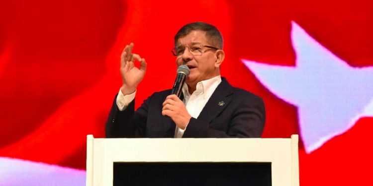 داود أوغلو يعلن الترشح في الانتخابات الرئاسية المقبلة