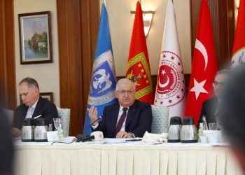 وزير الدفاع التركي يطالب بإزالة العقوبات الأمريكية وإتمام صفقة F-16