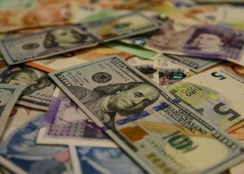 الدولار في تركيا يتخطى 28 ليرة