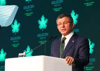 داود أوغلو: قد ندعم مرشح الحزب الحاكم في الانتخابات البلدية