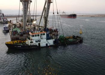 قناة السويس: حركة الملاحة لم تتاثر بعد اصطدام سفينة بجسر