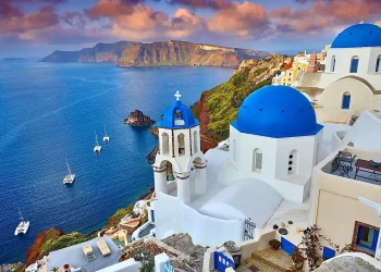 اليونان تتيح تأشيرة 7 أيام للأتراك في 10 جزر