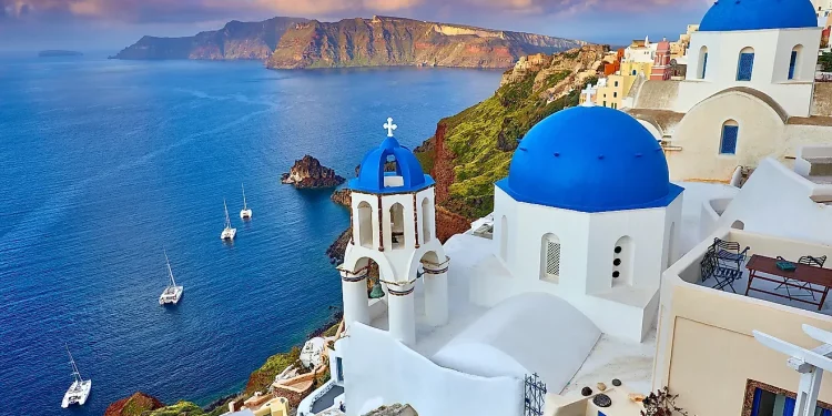 اليونان تتيح تأشيرة 7 أيام للأتراك في 10 جزر